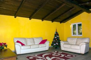 VILLA IL CICLAMINO PRIVATE POOL IN-GROUND FOR EXCLUSIVE USE - 70m2 house & 300m2 outdoor, child & pet friendly, 10 minutes drive to Montebello Station connecting to Rome centre in 20 minutes, 3 minutes drive to supermarket -4 language warm guest care - Riano - 6