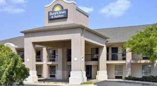 Days Inn & Suites by Wyndham Fort Valley - 0