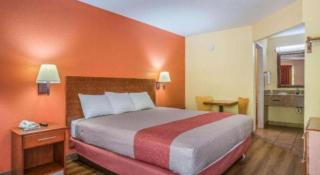 Rodeway Inn & Suites - 7