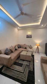 Comfortable Stay Near Ganga & Cafes in Tapovan - 1