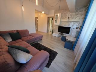 Spacious 2-Bedroom Apartment with Balcony - 4