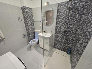 Spacious 2-Bedroom Apartment with Balcony - 5