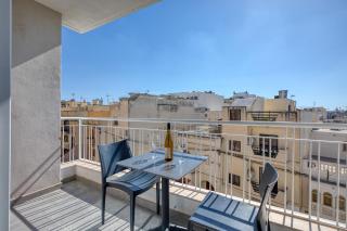 Refined 2 bedroom apartment with balcony KARP1-9 - 6