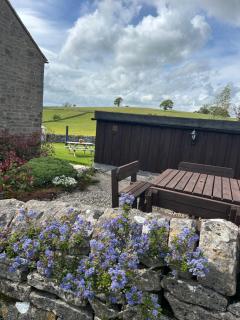 Thors Cave Cabin, Peak District - 7