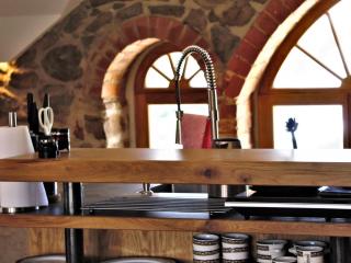 Stilvolles Wellnes-Refugium mit Privatsauna, Whirlwanne & Kamin im historischen Gut - 1