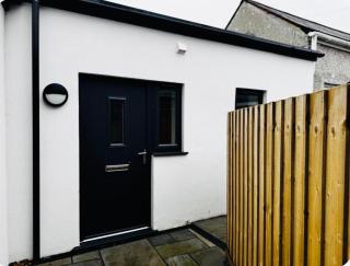 2 Bedroom, Parking & Close To Beach and Town - 4