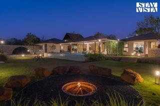 StayVista at Bohemian with Infinity Pool, Lawn - 8