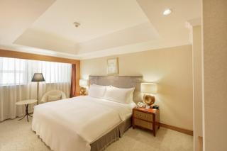 Crowne Plaza Qingdao by IHG - 8