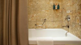 Crowne Plaza Qingdao by IHG - 7
