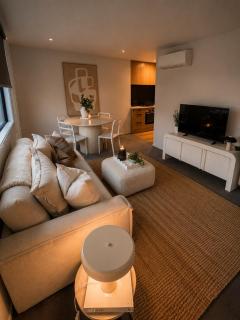 Remarkables Retreat, 2BR Close to Slopes & Airport, Sleeps 5 - 8