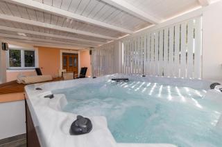 Hidden Paradise Retreat by Belmont Realty - 9