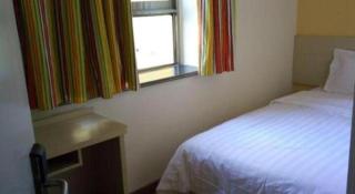 7 Days Inn Zhangye Gaotai County Central Square - 7