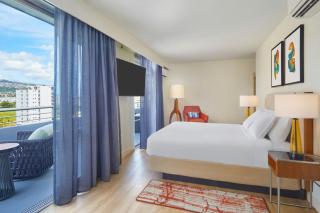 Courtyard by Marriott Waikiki Beach - 3
