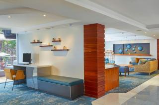 Courtyard by Marriott Waikiki Beach - 2