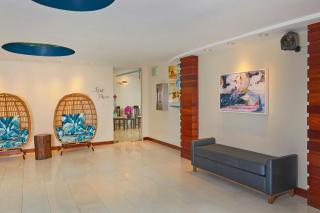 Courtyard by Marriott Waikiki Beach - 1