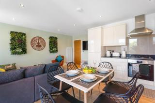 2 Bedroom, 2 Bathroom Apartment with Balcony in Hoxton, Zone 1, Sleeps 6 - Londres - 6