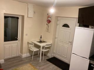MeadowView Apartment B - 2 mins walk to Carrigaline town, sleeps 4 - 1