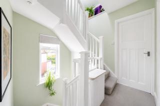 Modern Home - Ideal for Families & Contractors - 9