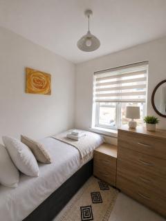 Modern Home - Ideal for Families & Contractors - 6