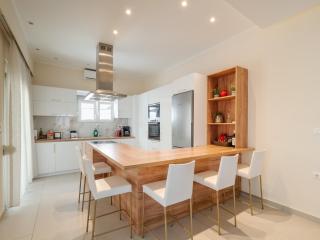 Olea House 2' walk from the sea - 1