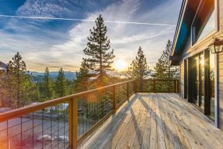 Tahoe Nirvana Mountain and Lake View - 8