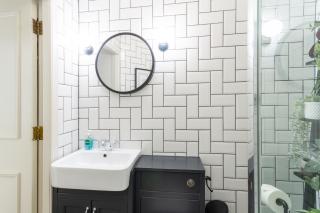 Chic 1BD Flat - wViews of Edinburgh Castle! - 8