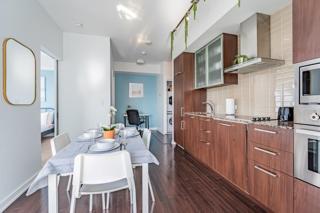 Sunny 2 Bedroom Condo in Downtown Toronto CN Tower, Lake View Balcony - 3
