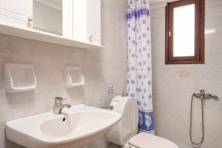 Galatas studio 3, ideal for solo travellers, 750m from the beach - 1