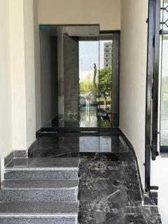 Modern 1-Bed Peaceful Park View Bahria Town Lahore - 9