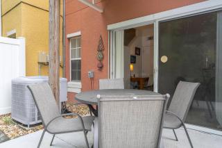 Cozy 3 Bed Townhome 8 Miles from Disney 1123 - 1