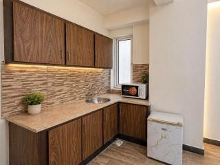 Luxury E-11 Apartment Netflix, WiFi and AC - 5