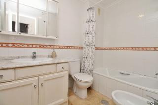 2 Bedroom Ground Floor Corner Bungalow with a Big Garden - 3
