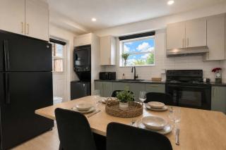 Boho Chic, 3 Bedrooms, Parking, AC, Unit 8 - 2
