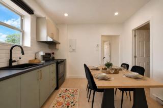Boho Chic, 3 Bedrooms, Parking, AC, Unit 8 - 3