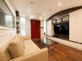 Phnom Penh - 4 Bedroom Luxury Town House - 8
