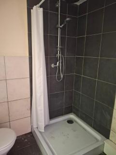 Barn Sleeps 6 with Garden and Parking - 4