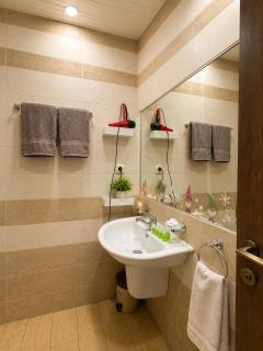 Luxury Stay with Pool in City Center - 8
