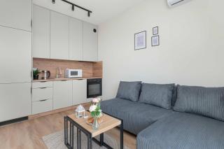 Air-conditioned Apartment with a Balcony in the City Centre by Noclegi Renters - 5