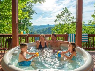The Skybox Cabin Stunning Views HotTub Game Room - Swiss - 9
