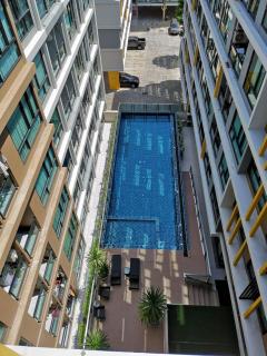 Cozy Condo near MRT station and malls - 3