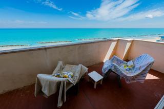 GuestHost - Sea View Europa Apartment - 9