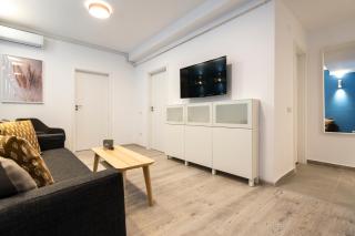 Blue 2Bdr Apartament in Magheru - 7