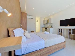 Modern Penthouse Near Beach & Promenade - 8