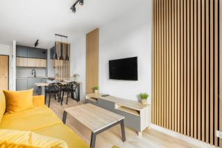 Comfortable Apartment with Parking & Garden by Noclegi Renters - 8