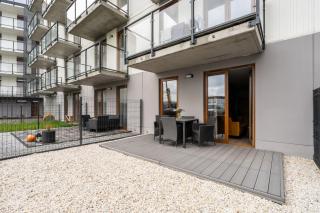 Comfortable Apartment with Parking & Garden by Noclegi Renters - 8