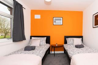 4BR Home-Parking-Near Falkirk & Stirling-Sleeps 6 - 3