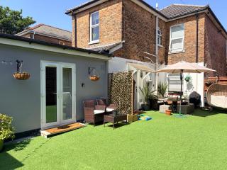 Cosy Private Getaway with Own Patio & Shower Room - 5