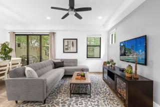 Cozy 4BR House w Full Kitchen Parking WiFi 8115 - 9