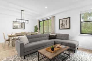 Cozy 4BR House w Full Kitchen Parking WiFi 8115 - 5