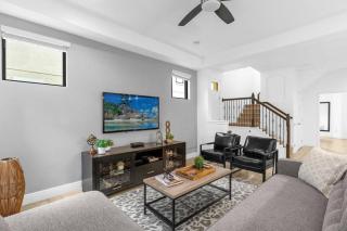 Cozy 4BR House w Full Kitchen Parking WiFi 8115 - 4